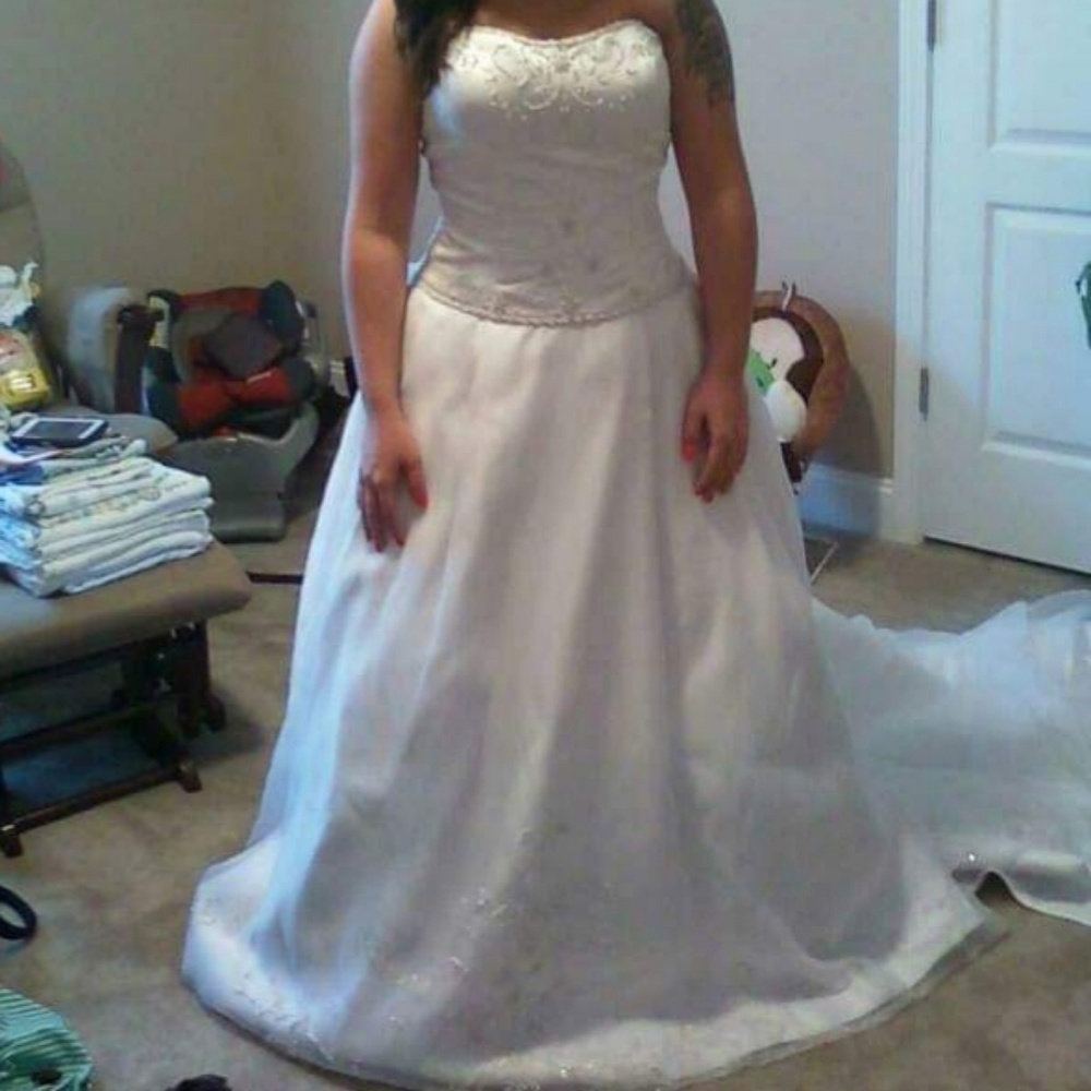 Oleg Cassini wedding gown size 10